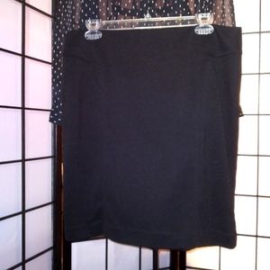 30A. Ann Taylor LOFT Black Pencil Skirt